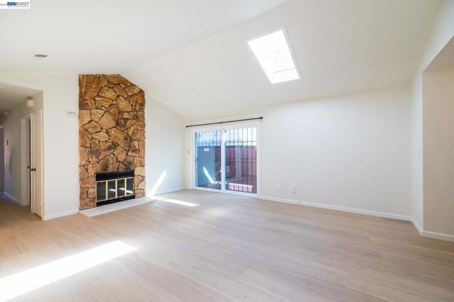2540 E 16Th St, Oakland, CA 94601