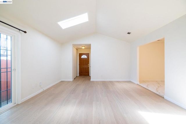 2540 E 16Th St, Oakland, CA 94601
