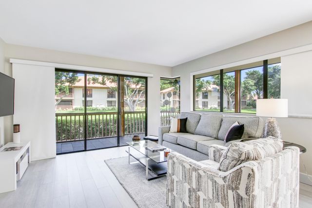 512 Brackenwood Place, Palm Beach Gardens, FL 33418