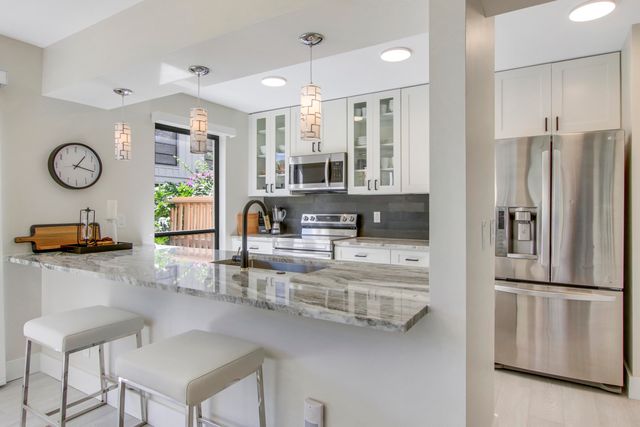 512 Brackenwood Place, Palm Beach Gardens, FL 33418