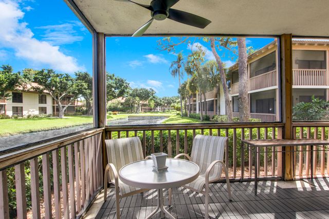 512 Brackenwood Place, Palm Beach Gardens, FL 33418