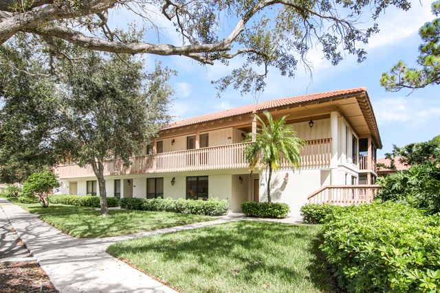 512 Brackenwood Place, Palm Beach Gardens, FL 33418