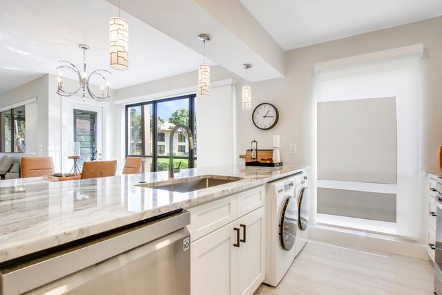 512 Brackenwood Place, Palm Beach Gardens, FL 33418