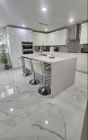 11417 SW 35 ln, Miami, FL 33165