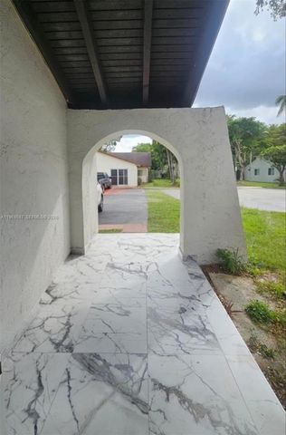11417 SW 35 ln, Miami, FL 33165