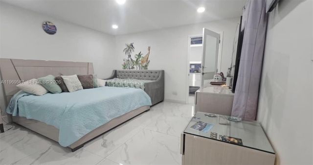 11417 SW 35 ln, Miami, FL 33165