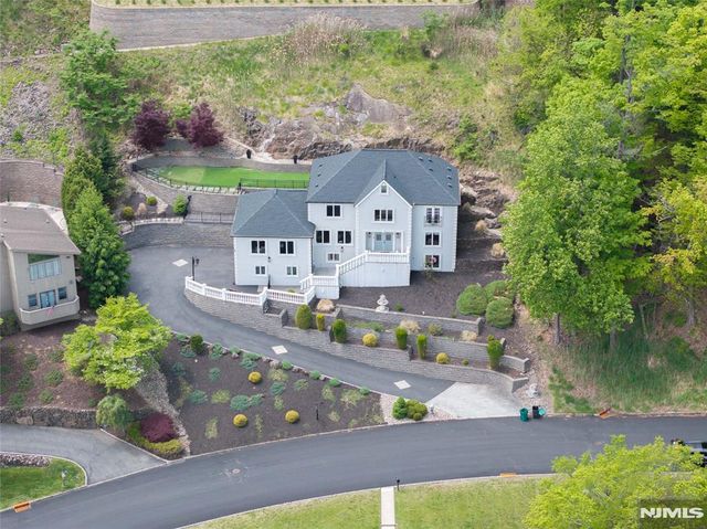 207 Eileen Drive, Cedar Grove, NJ 07009