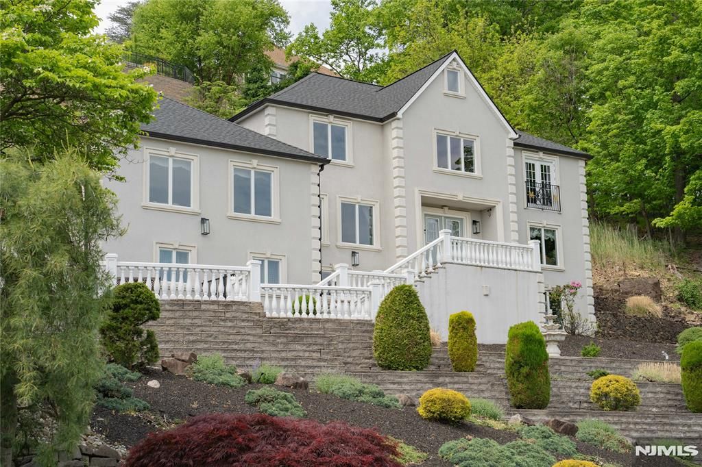 207 Eileen Drive, Cedar Grove, NJ 07009