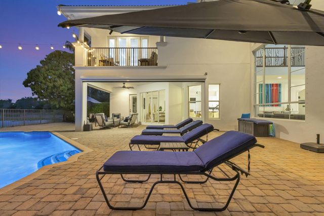 533 Edgebrook Lane, West Palm Beach, FL 33411