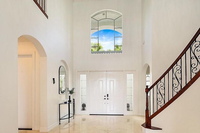 533 Edgebrook Lane, West Palm Beach, FL 33411