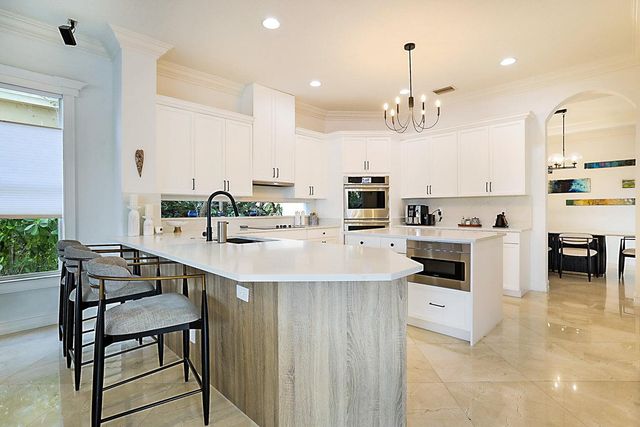 533 Edgebrook Lane, West Palm Beach, FL 33411