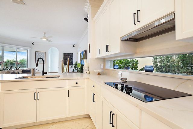 533 Edgebrook Lane, West Palm Beach, FL 33411