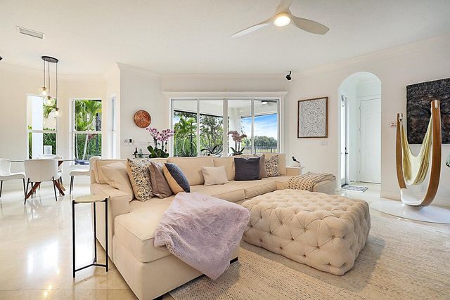 533 Edgebrook Lane, West Palm Beach, FL 33411