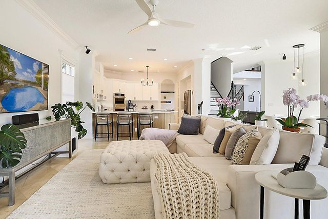 533 Edgebrook Lane, West Palm Beach, FL 33411