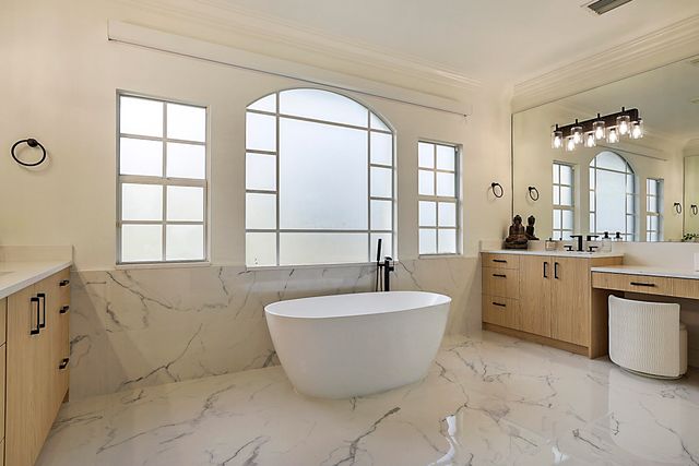 533 Edgebrook Lane, West Palm Beach, FL 33411