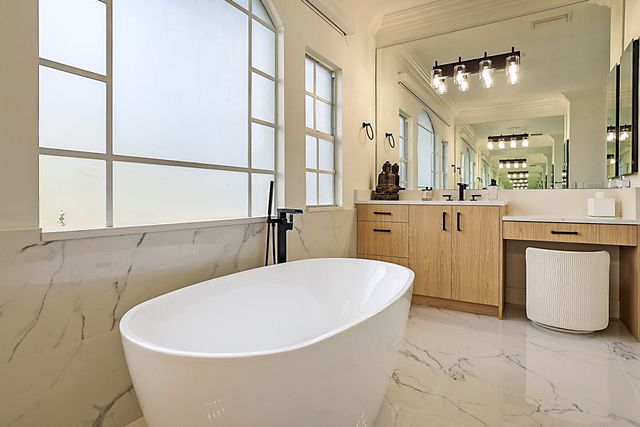 533 Edgebrook Lane, West Palm Beach, FL 33411