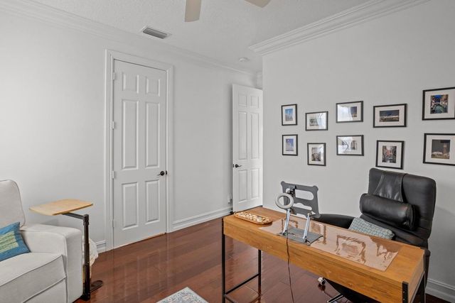 533 Edgebrook Lane, West Palm Beach, FL 33411