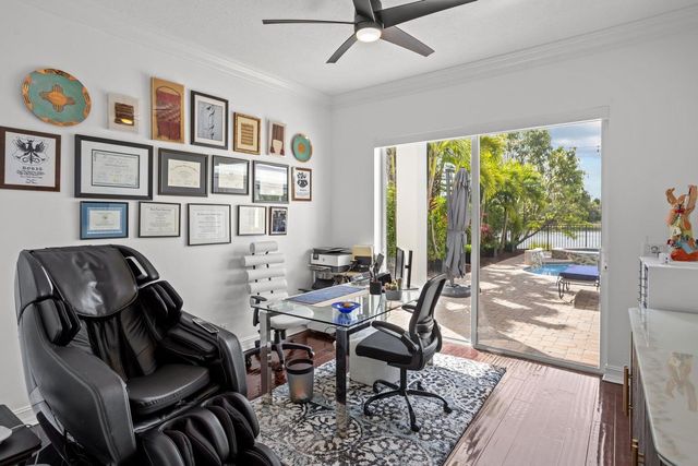 533 Edgebrook Lane, West Palm Beach, FL 33411