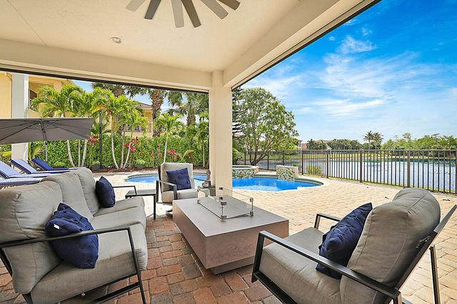 533 Edgebrook Lane, West Palm Beach, FL 33411