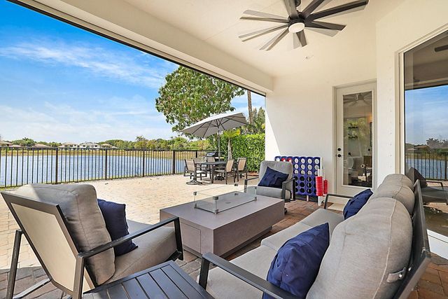 533 Edgebrook Lane, West Palm Beach, FL 33411