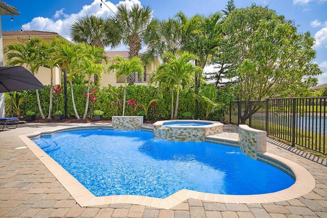 533 Edgebrook Lane, West Palm Beach, FL 33411