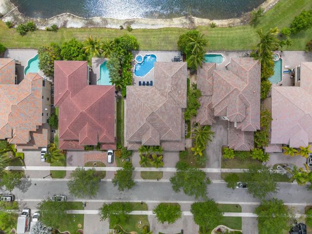 533 Edgebrook Lane, West Palm Beach, FL 33411