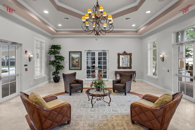 533 Edgebrook Lane, West Palm Beach, FL 33411