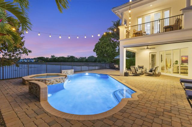 533 Edgebrook Lane, West Palm Beach, FL 33411