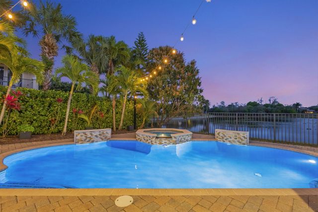 533 Edgebrook Lane, West Palm Beach, FL 33411