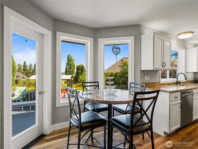 4029 Crystal Ridge Drive SE, Puyallup, WA 98372