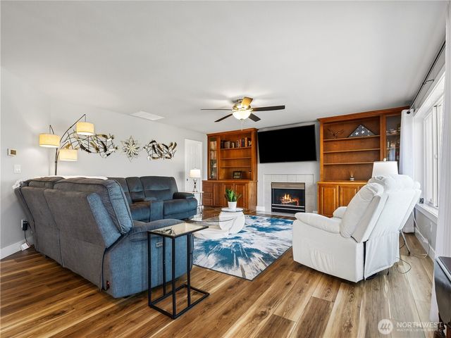 4029 Crystal Ridge Drive SE, Puyallup, WA 98372