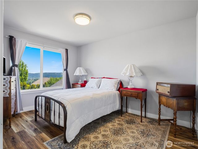 4029 Crystal Ridge Drive SE, Puyallup, WA 98372
