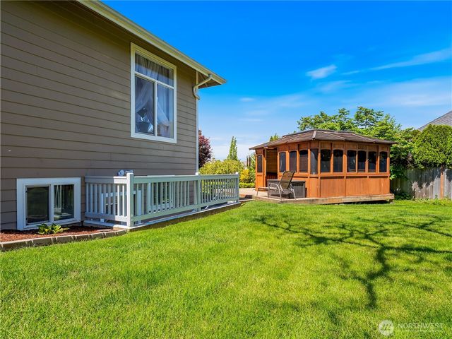 4029 Crystal Ridge Drive SE, Puyallup, WA 98372