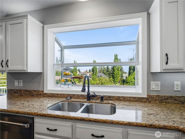 4029 Crystal Ridge Drive SE, Puyallup, WA 98372