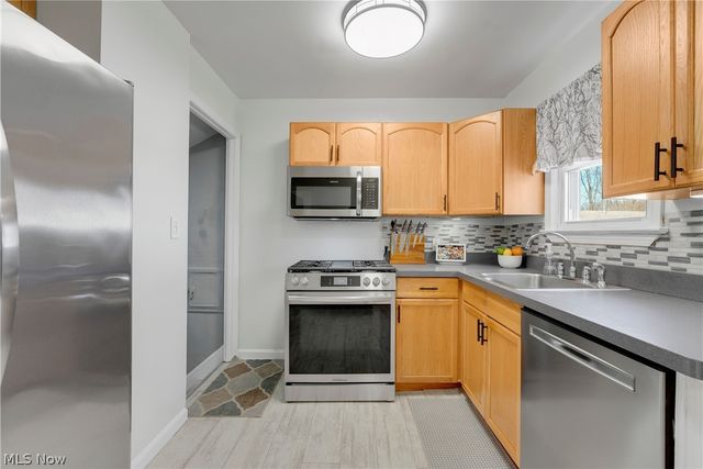 1677 Douglas Road, Wickliffe, OH 44092