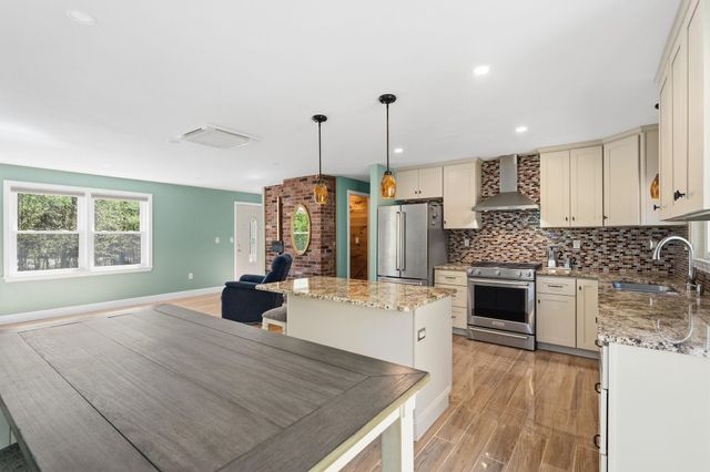 8 Rosewood Drive, Bow, NH 03304