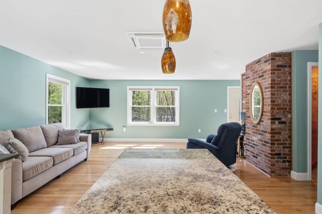 8 Rosewood Drive, Bow, NH 03304