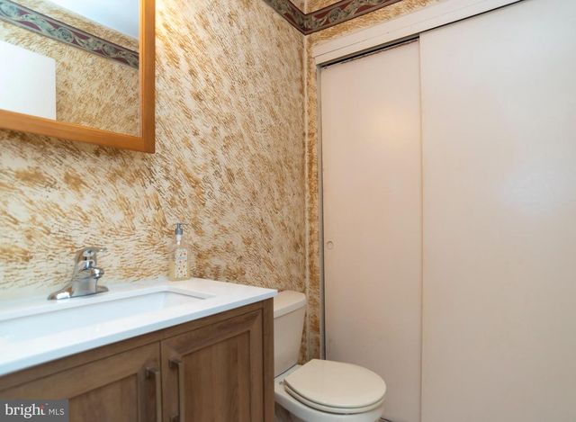111 SARAHS LN, Horsham, PA 19044