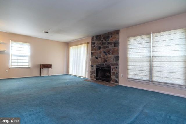 111 SARAHS LN, Horsham, PA 19044