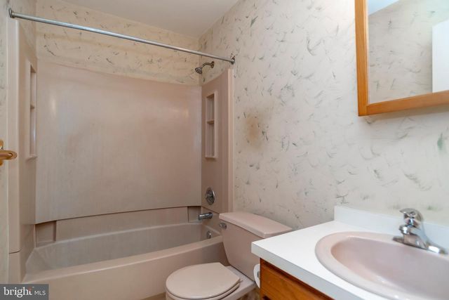 111 SARAHS LN, Horsham, PA 19044