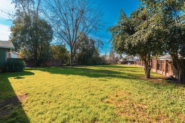 1541 W North Bear Creek Dr, Merced, CA 95348