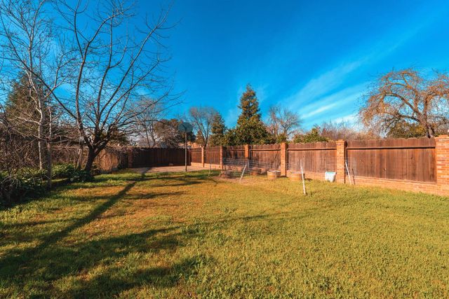 1541 W North Bear Creek Dr, Merced, CA 95348