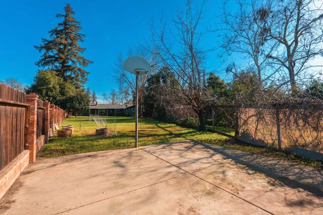 1541 W North Bear Creek Dr, Merced, CA 95348