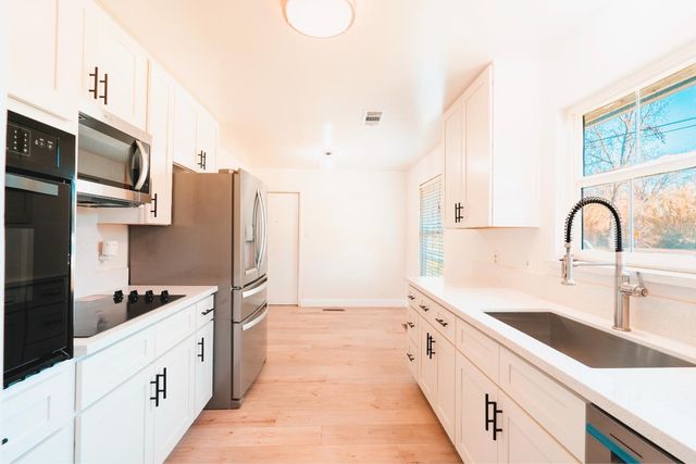 1541 W North Bear Creek Dr, Merced, CA 95348