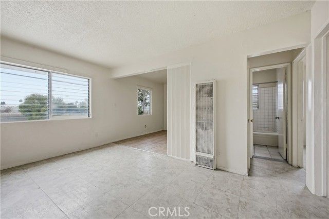 5914 S Hoover, Los Angeles, CA 90044