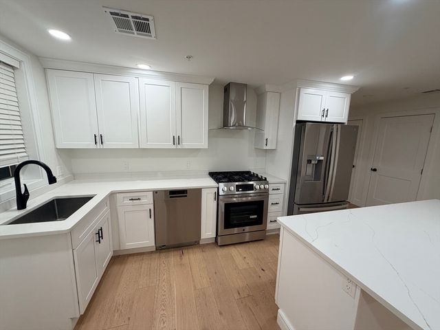 17 School B, Hudson, MA 01749