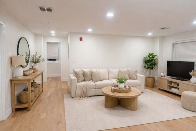 17 School B, Hudson, MA 01749