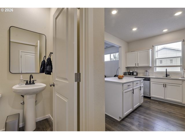 898 N 18TH Ave, Cornelius, OR 97113