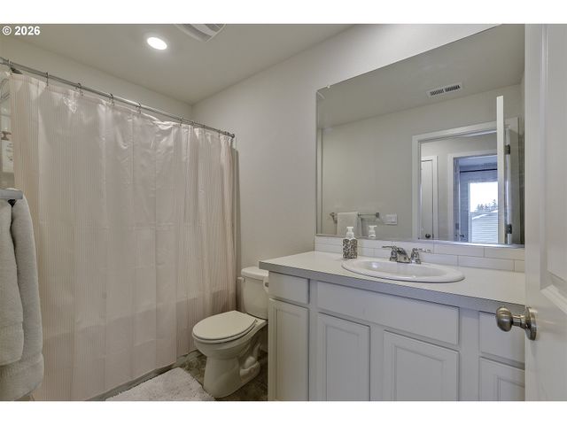 898 N 18TH Ave, Cornelius, OR 97113