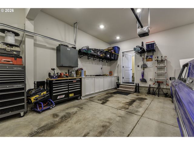 898 N 18TH Ave, Cornelius, OR 97113